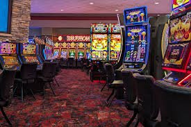 Dealer berpengalaman di meja Texas Hold'em Bonus